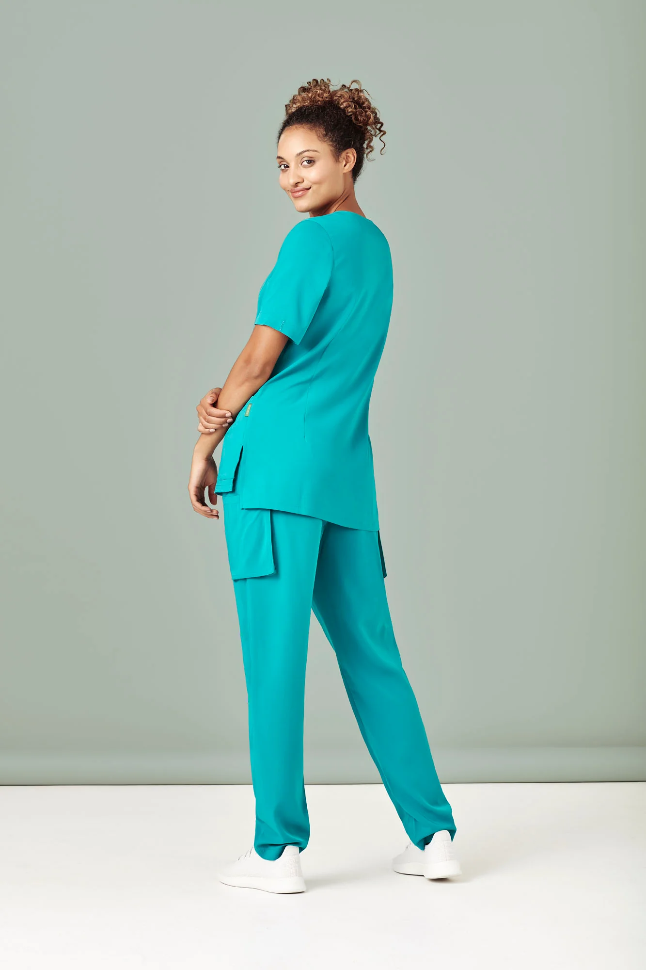 Womens Multi-Pocket Slim Leg Pant - Image 4